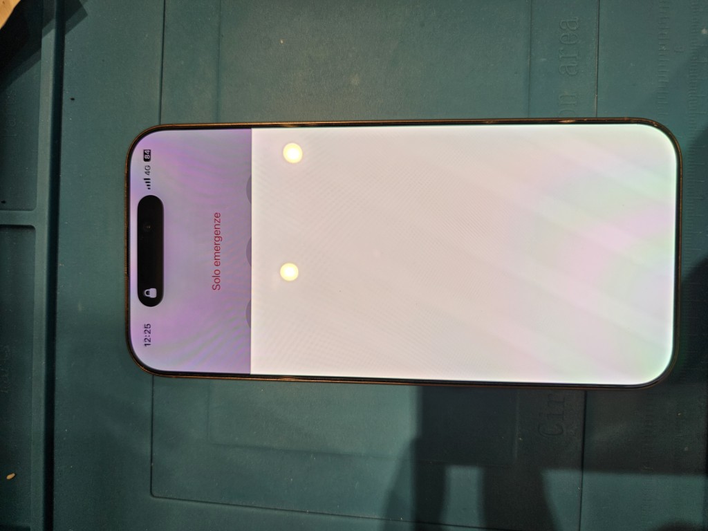 iPhone16ProMaxの画面修理は【スマホ修理工房北千住マルイ店】へ